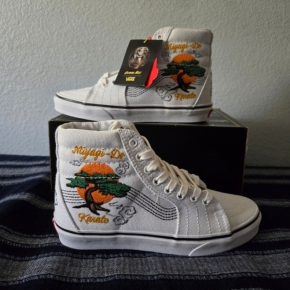 VANS  COBRA KAI SK8-HI Women 5 Miyagi Do LaRusso White canvas NWT 012026 - Picture 3 of 10